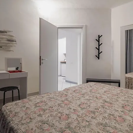 La Casina Lovely Mini Flat Lägenhet La Spezia